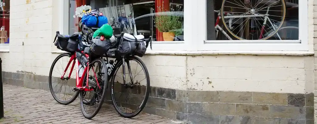 reizen bepakte fietsen